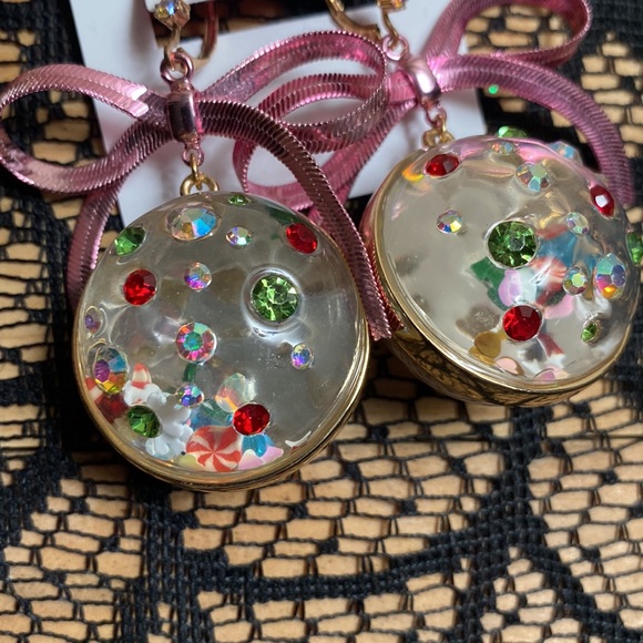 Betsey Johnson Holiday Snow Globe Christmas Ornament Dangle Earrings new - Picture 5 of 5